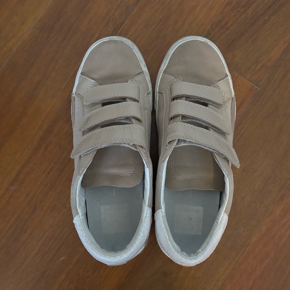 Dolce Vita Sneakers - Picture 2 of 8